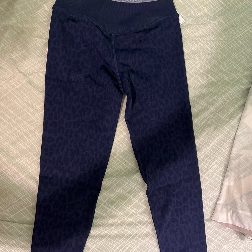 Avocado Leo Stripe V-Back Legging - Picture 2 of 4